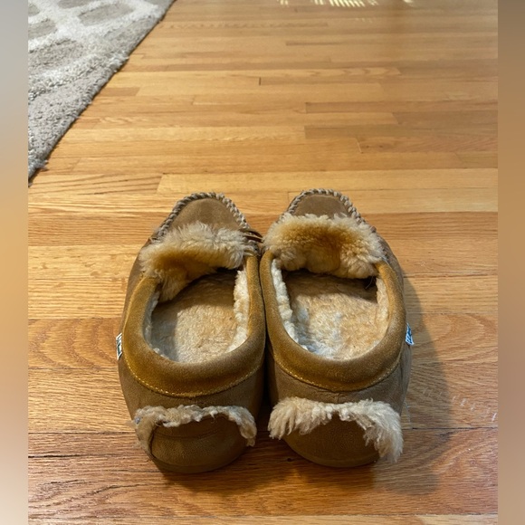 L.L. Bean Slippers - Picture 2 of 3